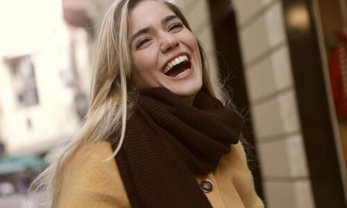 „Rosa Ästhetik“: Zahnfleischkorrekturen für ein perfektes Lächeln