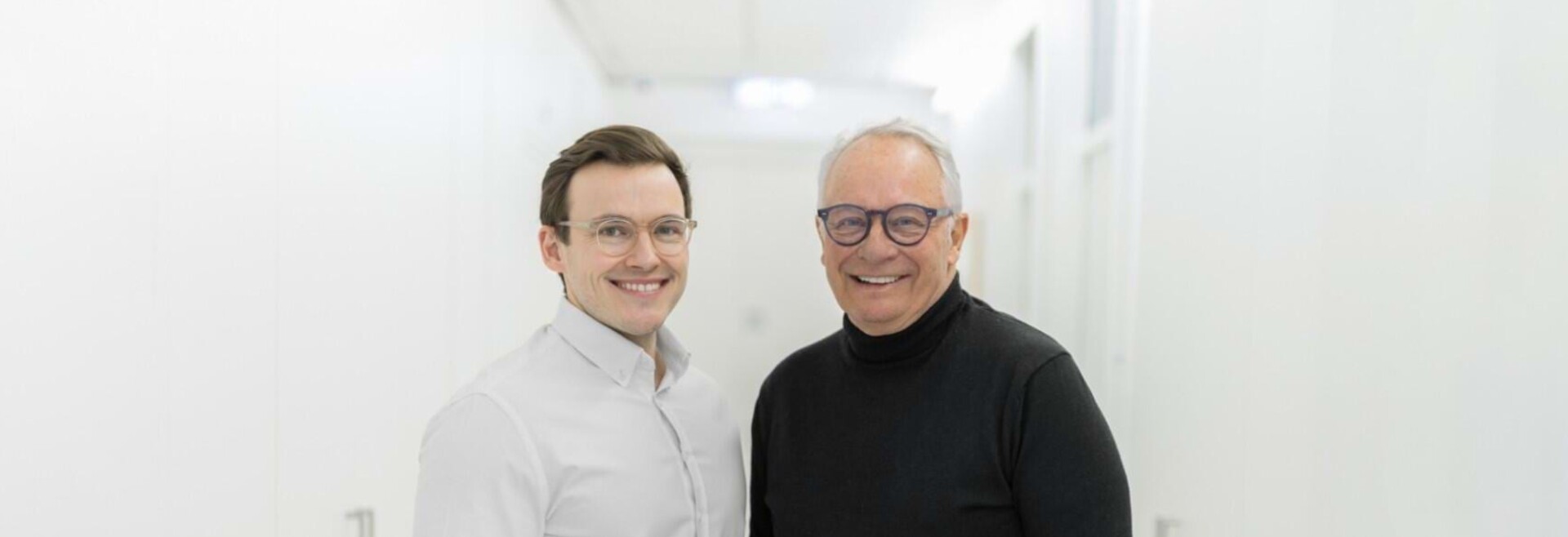 Foto von Dr. Maischberger (links) und Professor Dr. med. dent. Hannes Wachtel (rechts)